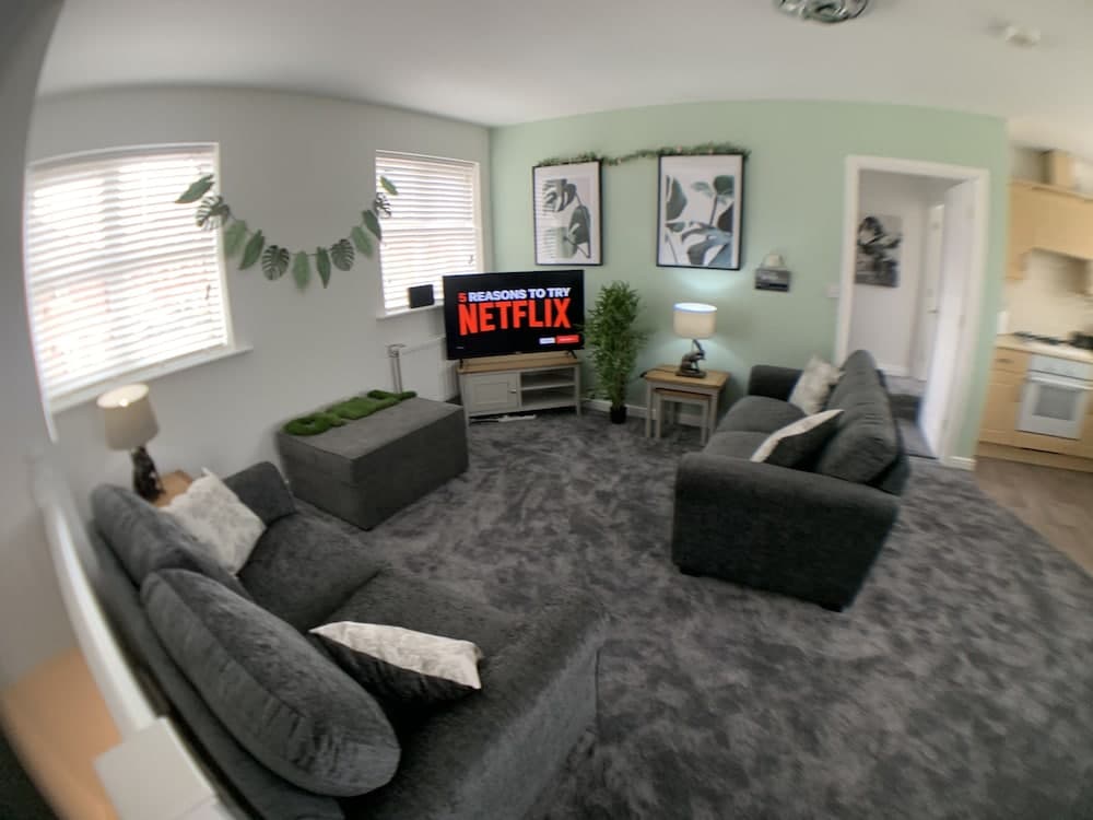 The coach house views netflix sleeps 5