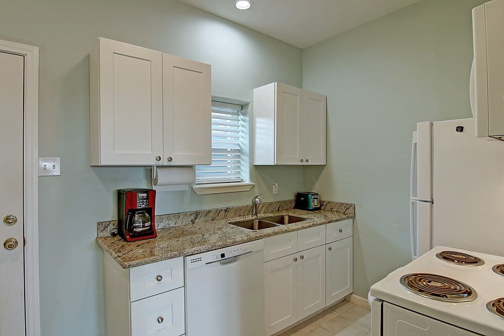 Captain's Quarters 1 Bedroom Condo by Redawning