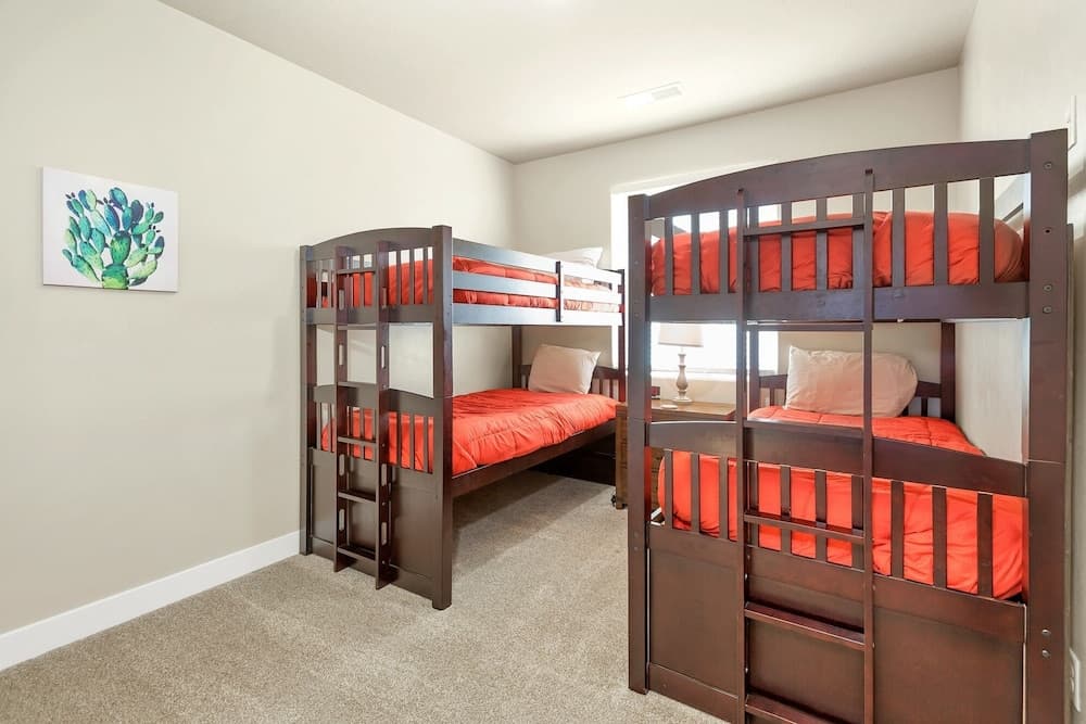 Park View Place 3 Bedroom Home by RedAwning