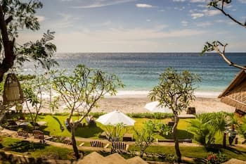 Aquamarine Beach Villas