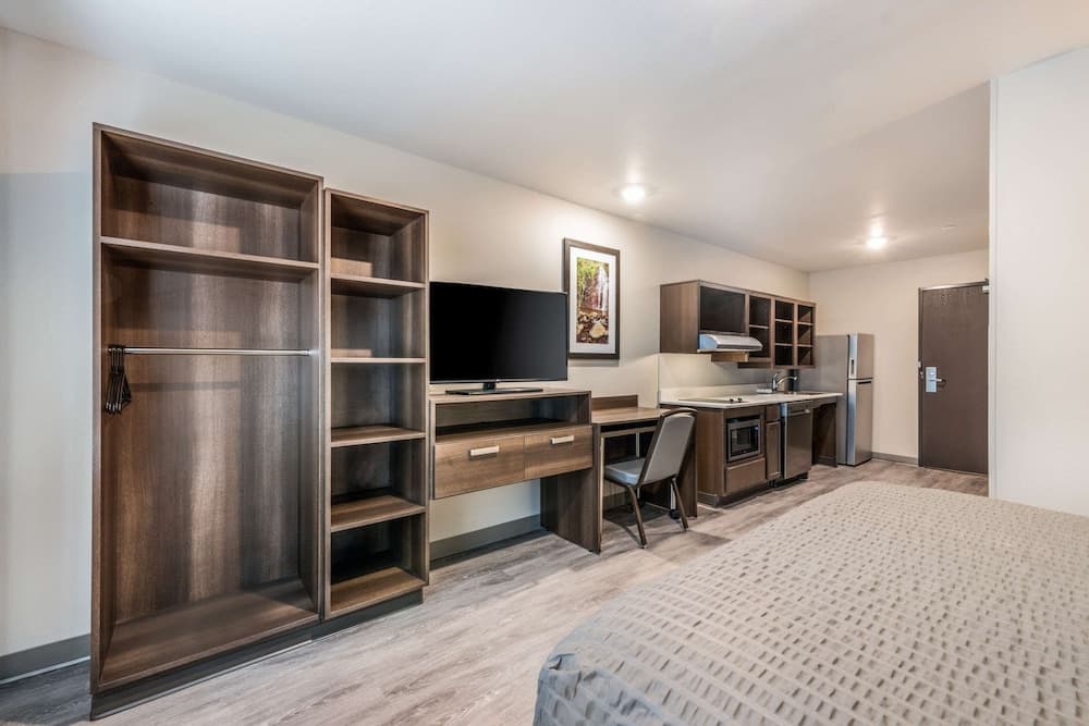 WoodSpring Suites Linden