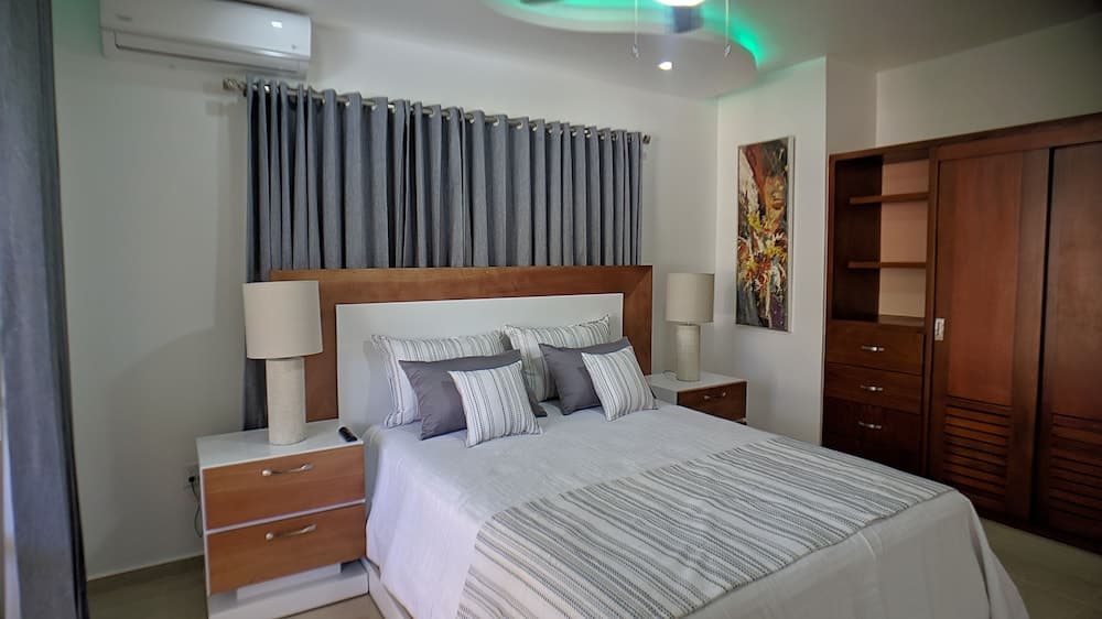 Modern & Private Tropical Villa in Gated Community Minutes From the Beach