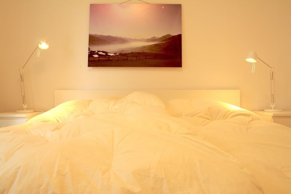 Spacious & Central - Rainbow B