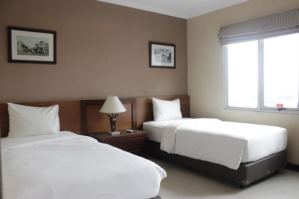 Comfy & Well Appointed 3BR at Galeri Ciumbuleuit 1