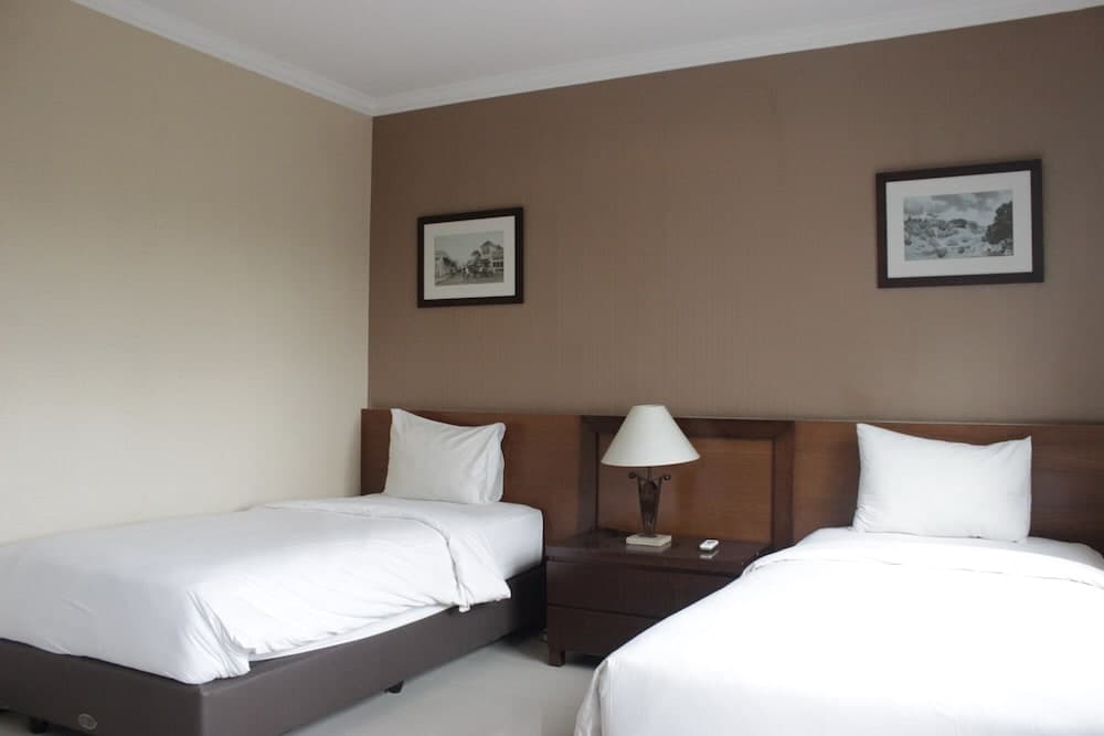 Comfy & Well Appointed 3BR at Galeri Ciumbuleuit 1