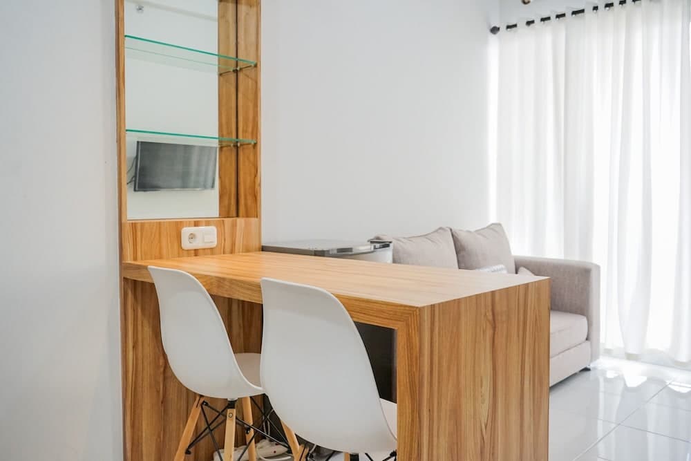 Comfortable and Furnished 2BR Apartment at Emerald Bintaro