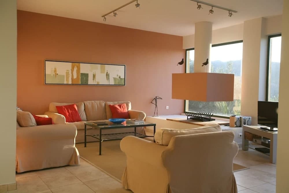 Lovely Open Plan Family Villa in Kato Katelios