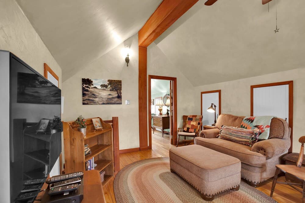 NEW Luxury Home Near Main St With two Hot Tubs and Firepit