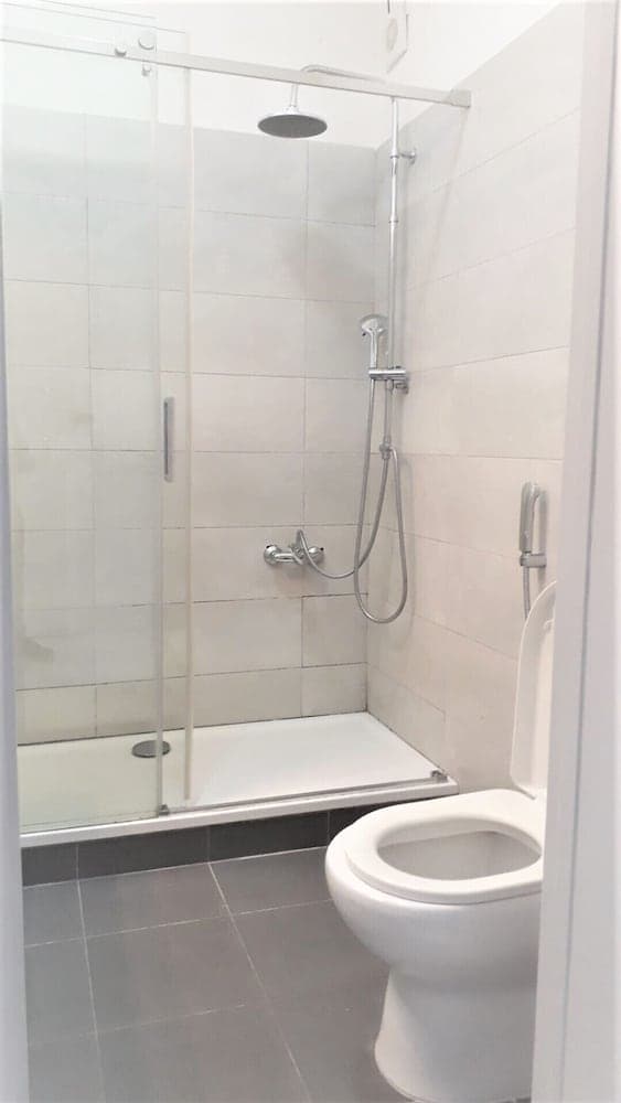 Beautiful Private Room With River View In Lisbon