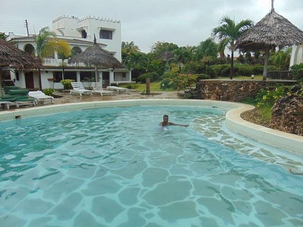 Room in B&B - Kibali Wonerful Bed & Breakfast Resort - Malindi