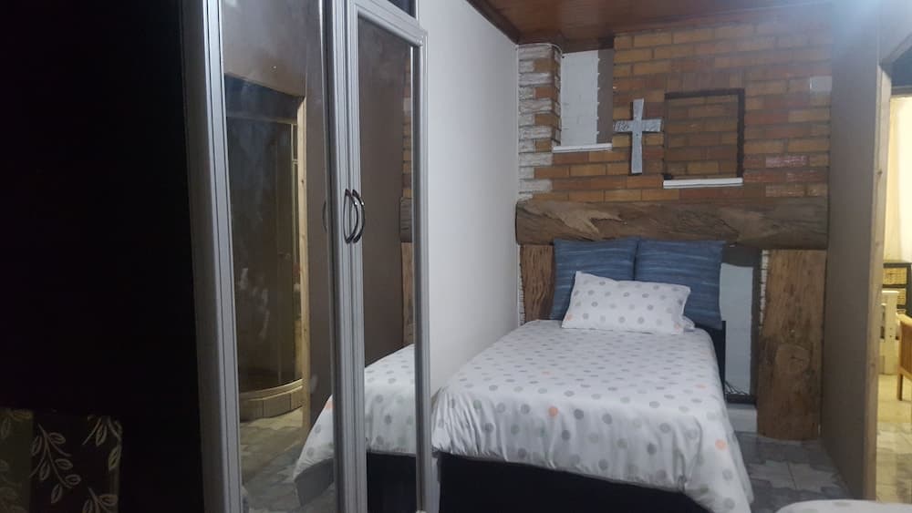 Room in House - Patzerella's Cozy Nest