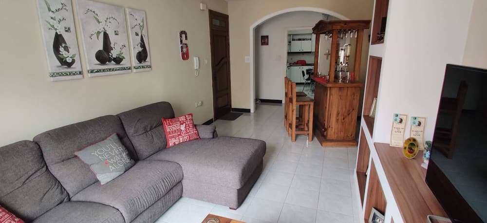 Very Bright Well Kept Apartment