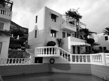 Sun Shine Senior Suite Full View