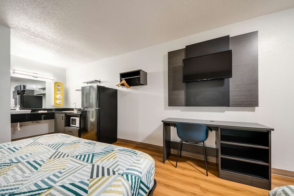 Studio 6 Laredo, TX - North I-35