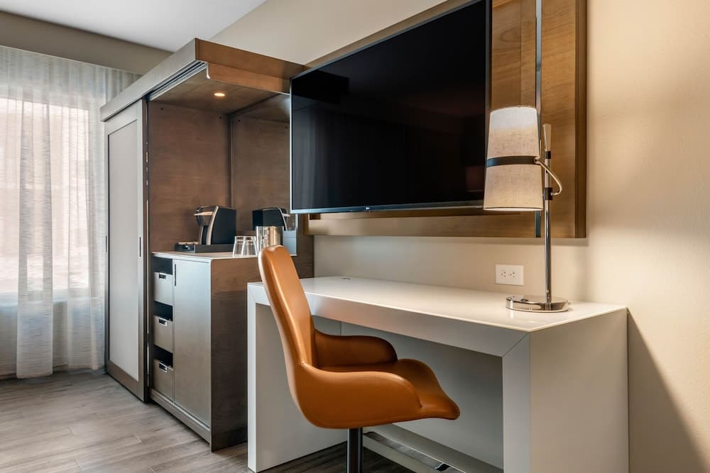 Cambria Hotel Washington D.C. Navy Yard Riverfront