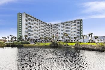 Pinnacle Port by Book That Condo