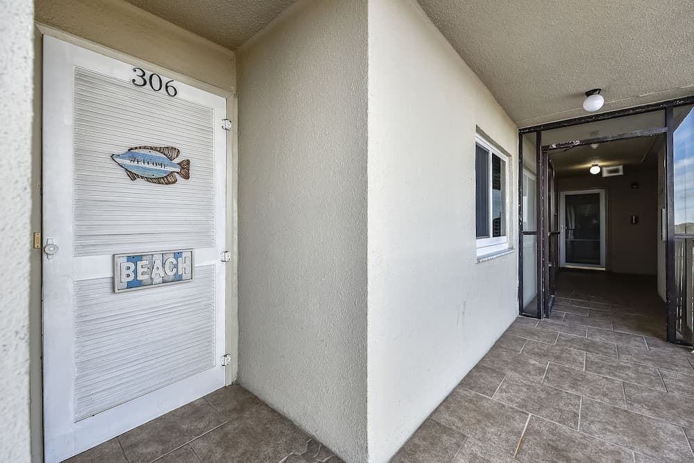 Pinnacle Port by Book That Condo