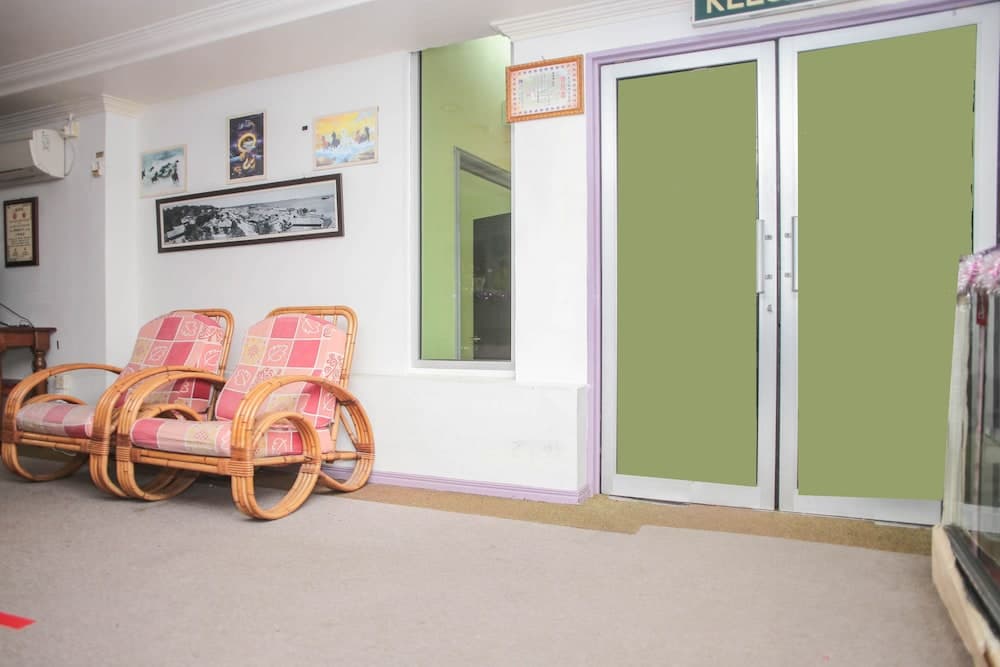 OYO 90104 Lady Anne Hotel