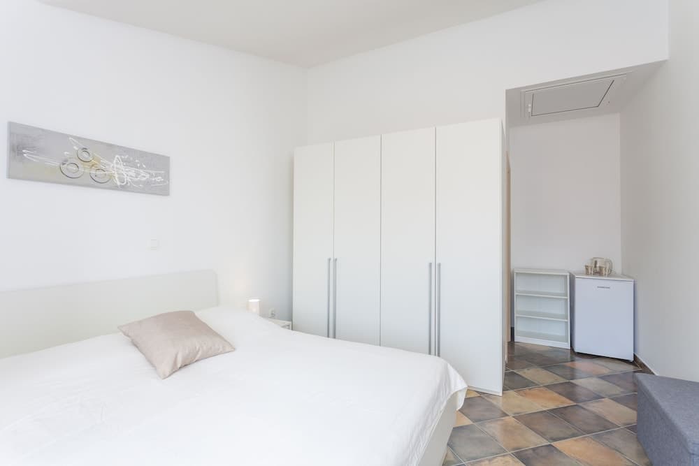 Apartments & Rooms Alagic