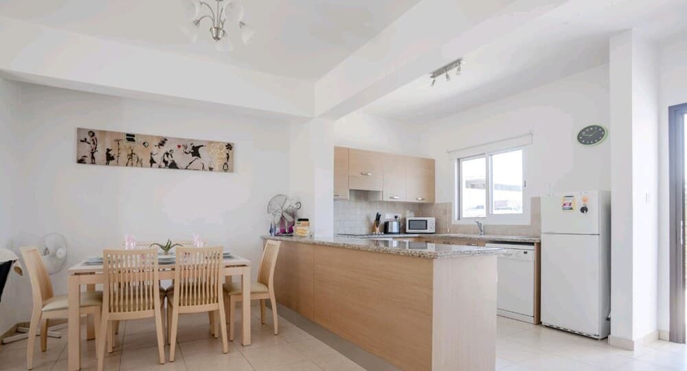 Spacious and Modern 2 bed Apartment in Peyia
