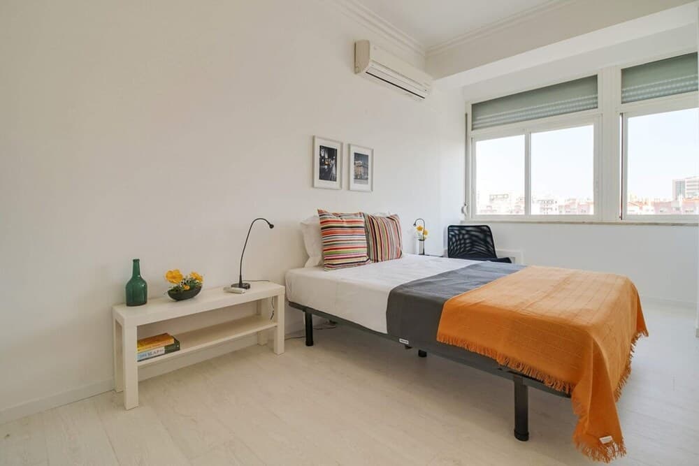Modern 2 Bedroom Apartment With Views in Lisbon