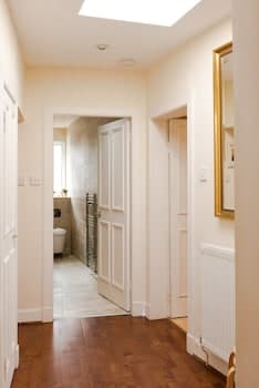 Luxury Morningside Cottage With Patio