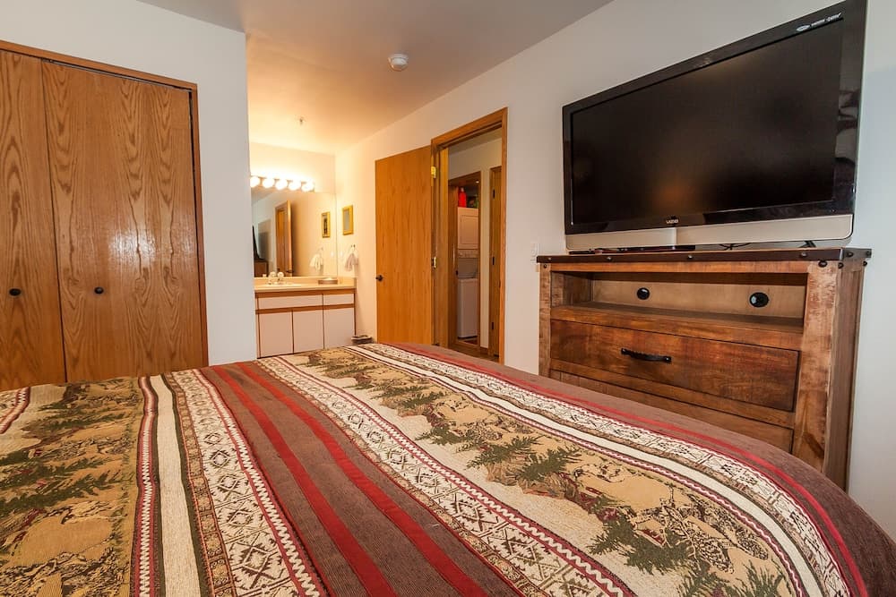 Cinnamon Ridge #113 Building C by Summit County Mountain Retreats