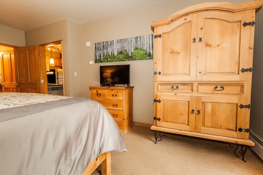 Jackpine Lodge by Summit County Mountain Retreats