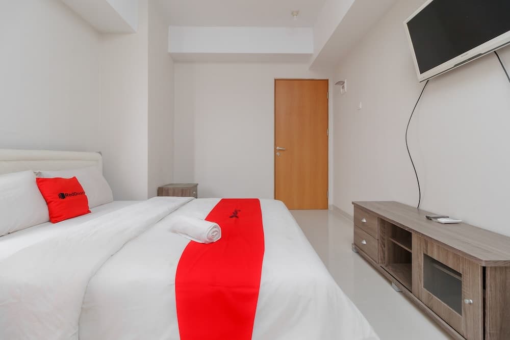 RedDoorz Apartemen @ Green Lake View Cimanggis