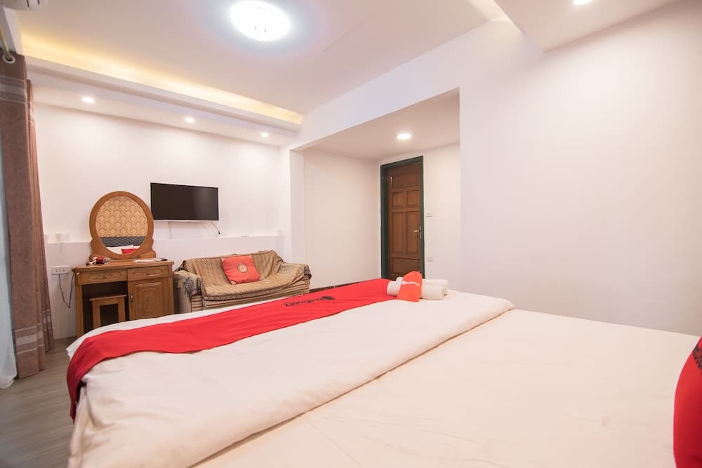 RedDoorz near Nha Tho Street