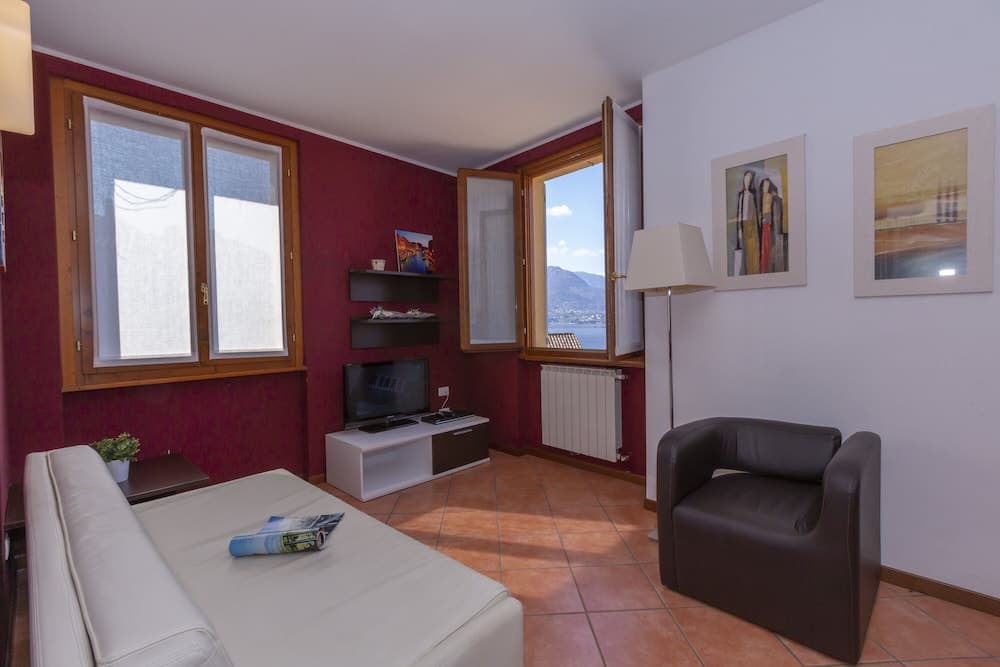 Fontana Del Lago Apt. 12