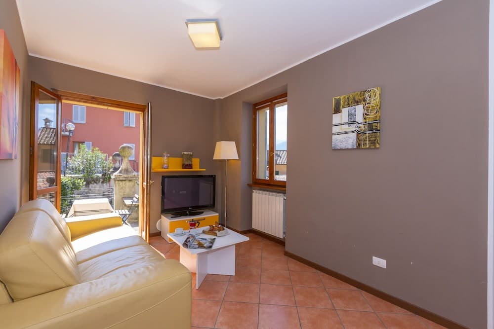 Fontana Del Lago Apt. 15