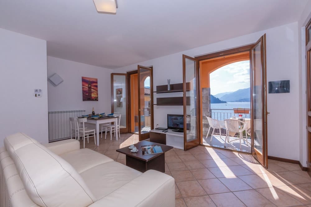 Fontana Del Lago Apt. 6