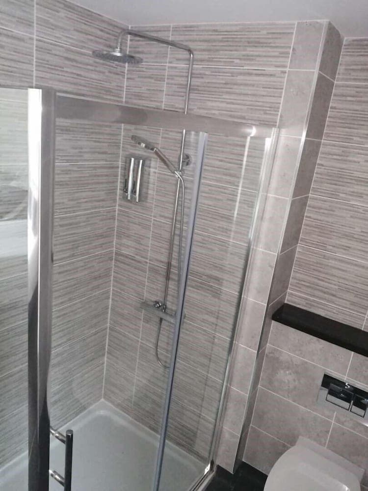 The Reveller Lodgings