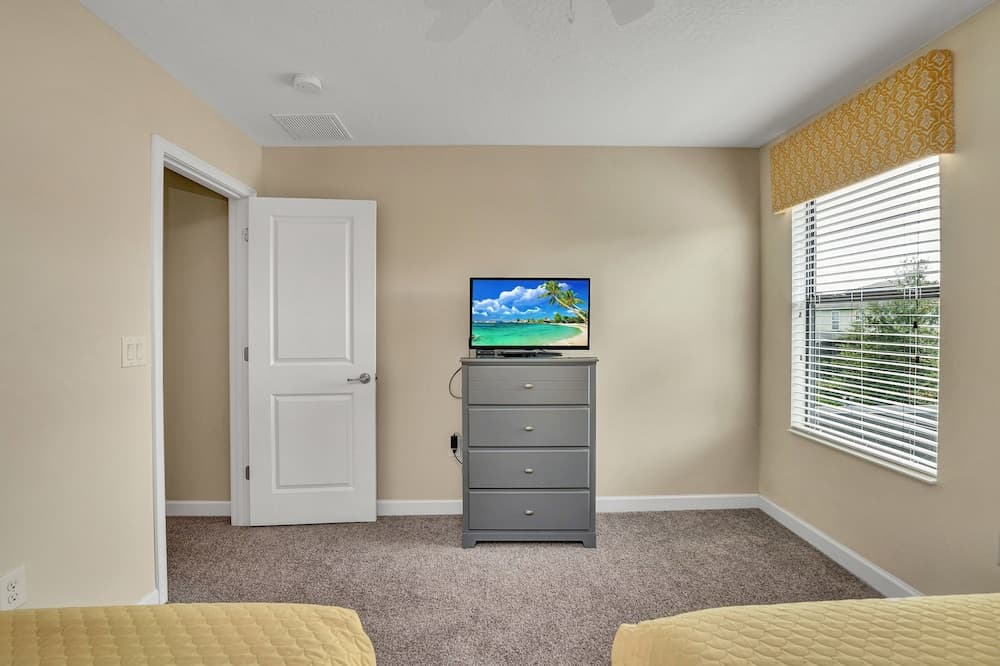 Vibrant and Lush Home, Spacious Pool Area With CDC Standards #6st440