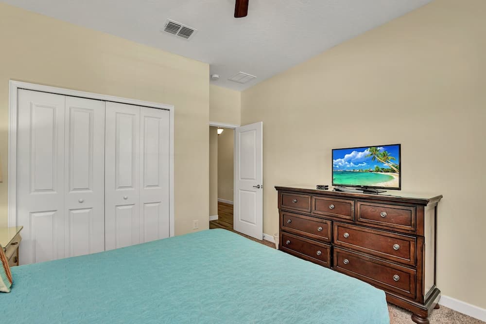 Vibrant and Lush Home, Spacious Pool Area With CDC Standards #6st440