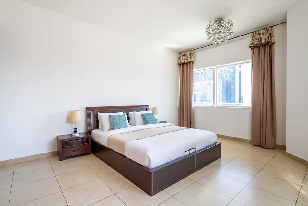 Luxury Living in This Stylish 2BR in Dubai Marina