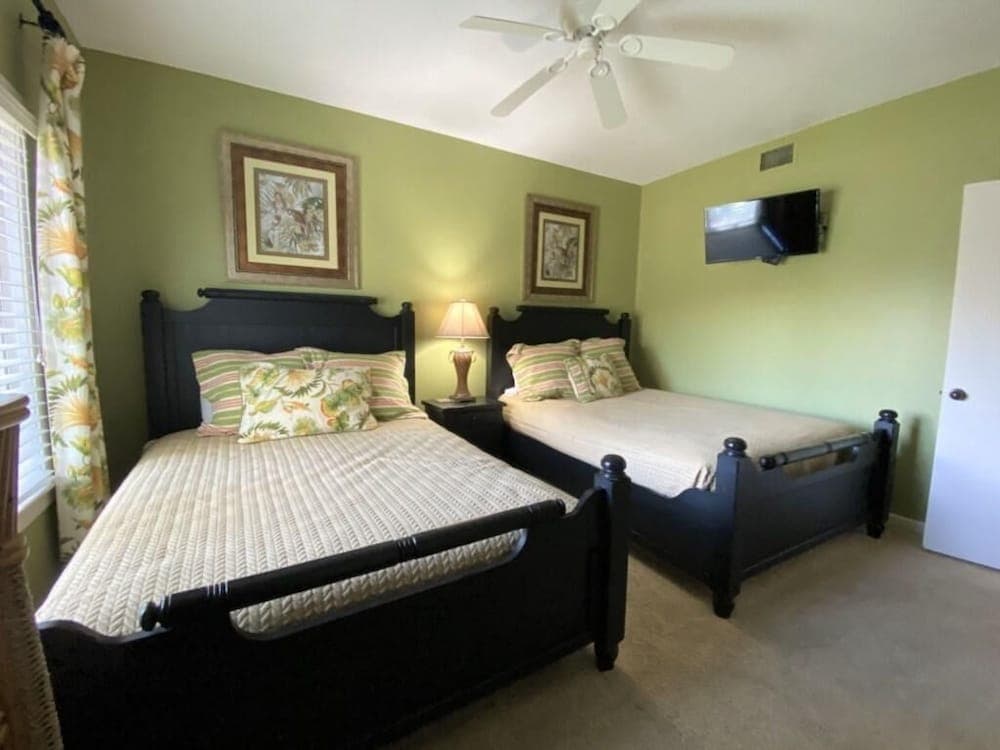 Beautiful Furnishings! Great Location!