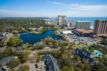 Spacious Villa Steps From Beach at Kingston!