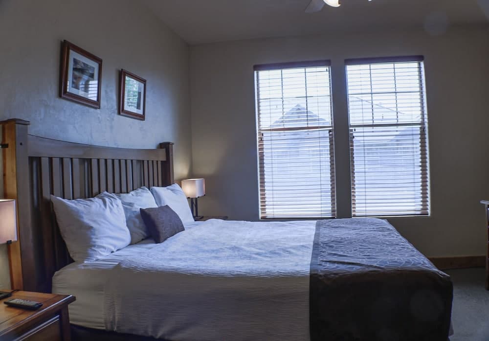 Foxpoint 2 Bedroom Condo by RedAwning