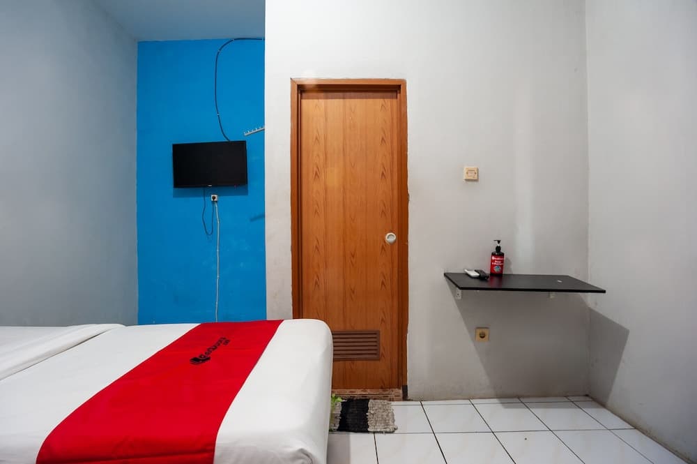 RedDoorz Syariah near Margonda Raya