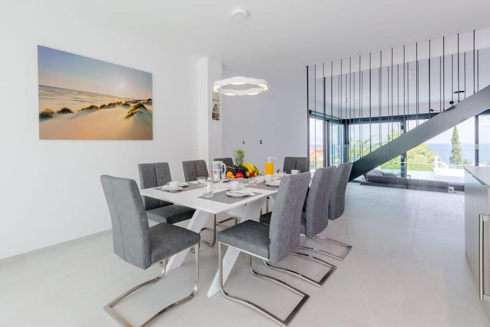 Luxury Villa Pax With Heated Infinity Pool, 8 Sleeps