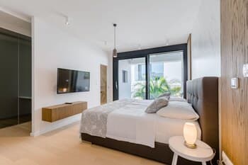 Luxury Villa Pax With Heated Infinity Pool, 8 Sleeps