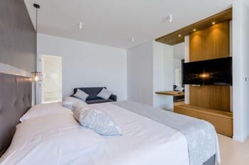 Luxury Villa Vitae With Heated Infinity Pool, 8 Sleeps