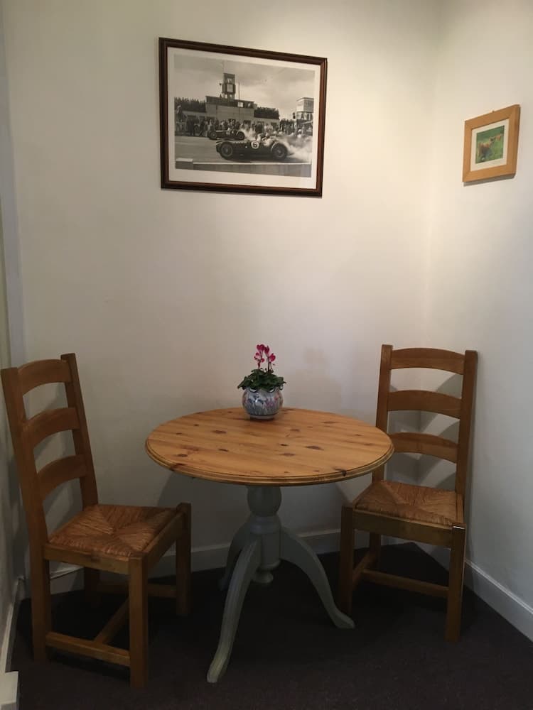 Charming 1-bedroom Apartment Near South Downs