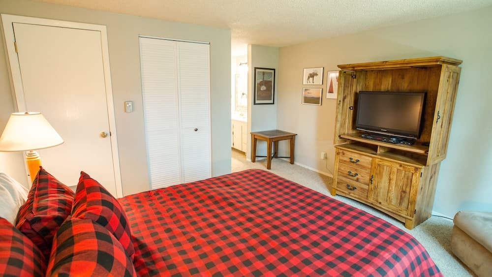 Beaver Ge 9-13 2 Bedroom Condo by Redawning