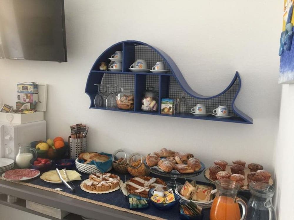 Room in B&B - Triple Room in B&b - a Stone's Throw From the sea