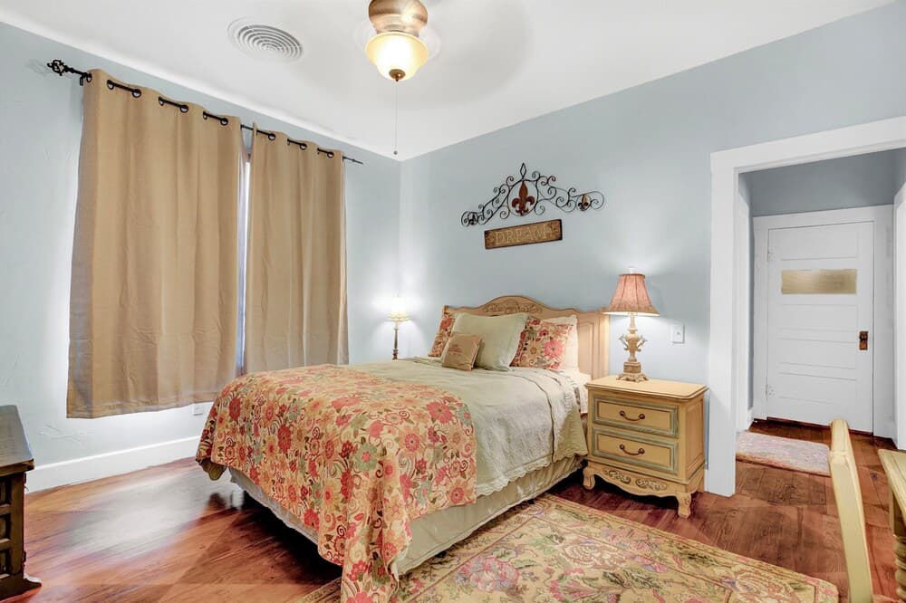 New! Stunning Historic Home Near Town With Bbq!