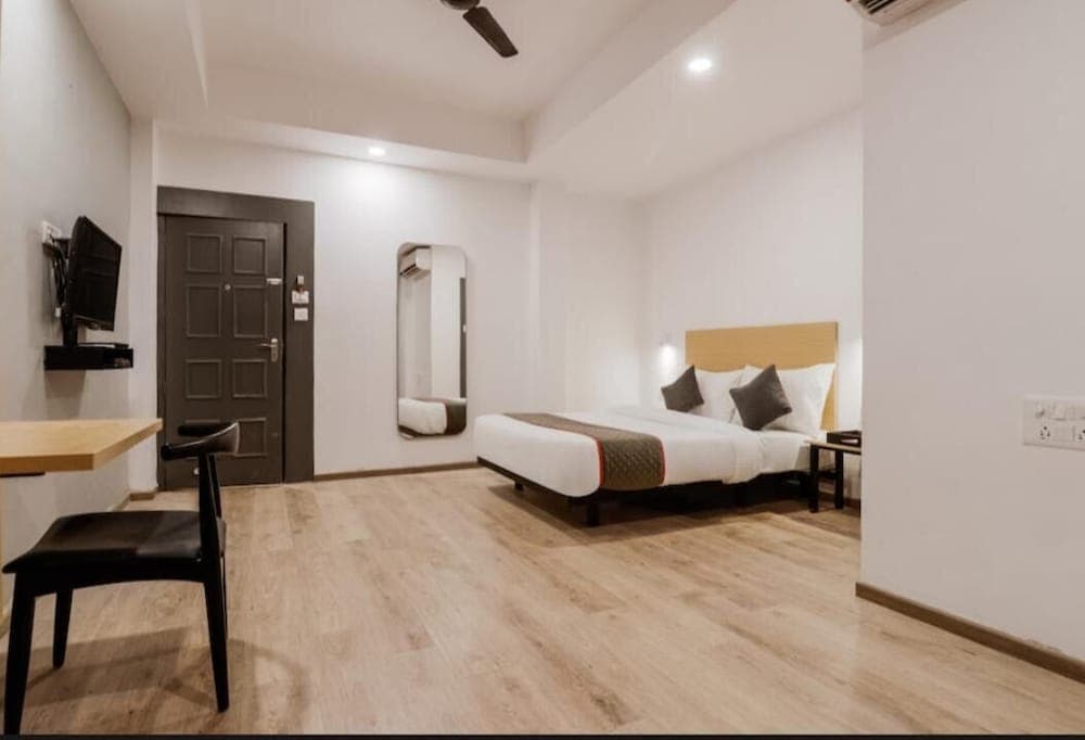 Hotel Satya Townhouse