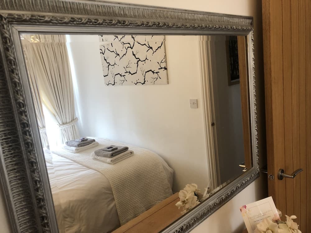 Cozy Nook Cottage - Sleeps 4, Garden & Parking